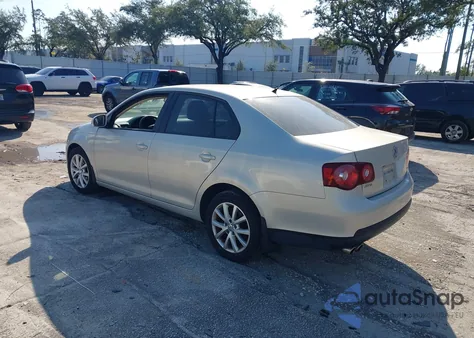 2010 Volkswagen Jetta Limited Edition z USA, uszkodzony, nr VIN 3VWRZ7AJ1AM158646